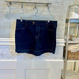 14 D. Jeans blue denim jean shorts gold stitch stretchy